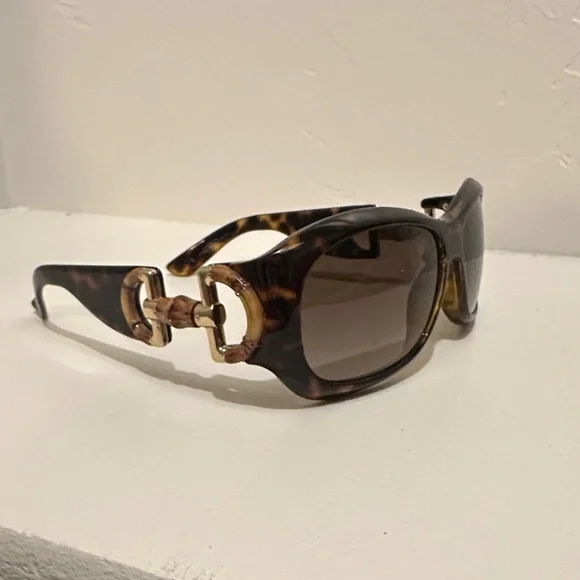 Gucci Tortoiseshell Brown and Gold Logo Oversized Sunglasses - Picture 1 of 6